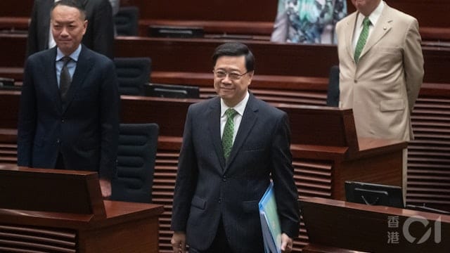 HK01 施政報告2025|侍應初級廚師外勞比例收緊 本地招聘期延長至6周