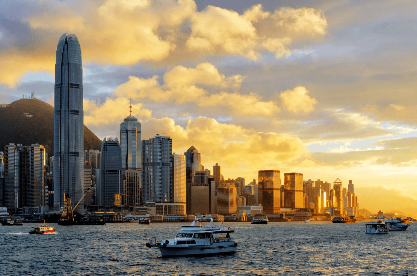 香港外勞政策下的兩個故事:內地護士與失業建築工的真實獨白